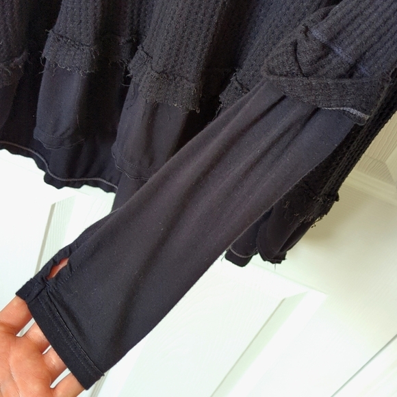 We The Free Laguna Oversized Thermal Waffle Knit Long Sleeve V-neck Top Black M - Picture 8 of 11